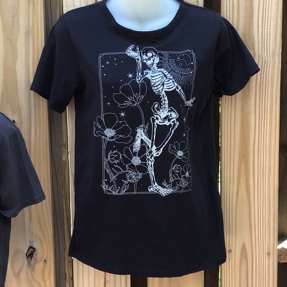 Astrology & Skeleton Tops! Large, Fit Medium - Picture 2 of 11